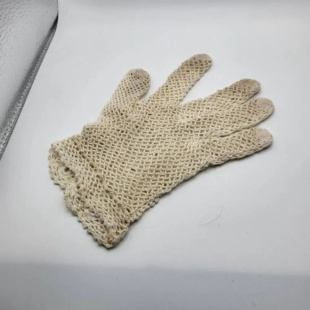 Vintage 40s Dainty Fairy Cottage Lolita Crochet Glove - Left Hand